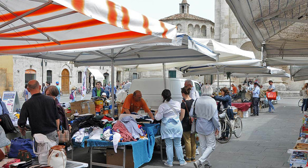 Il mercato in piazza Arringo