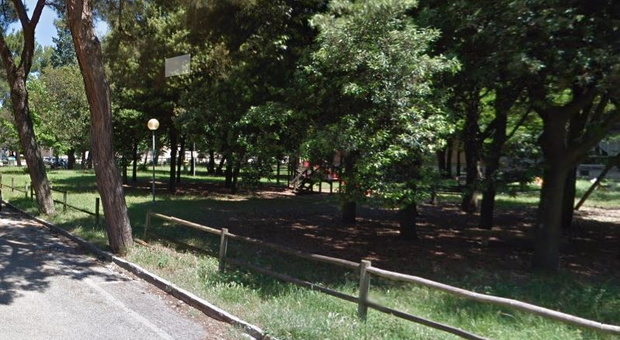 Pesaro, ubriaco palpeggiò una minorenne al parco: condannato ad un anno e mezzo
