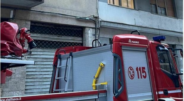 Terremoto, ad Ancona 1.350 verifiche e ancora 17 sfollati. Scuole chiuse: coinvolti 490 studenti. Sciame sismico: oggi le scosse vicine alla superficie