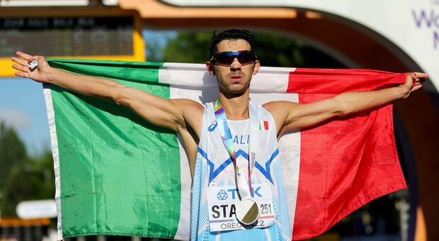 Mondiali, Massimo Stano medaglia d'oro nella 35 km di marcia. Bis dopo Tokyo 2020