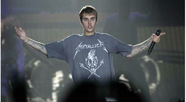 Justin Bieber torna sul palco dopo la malattia. Il 31 luglio tour a Lucca
