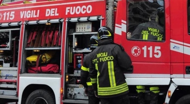 Urbino, auto accartocciate sulla Statale alle porte della città: in due all'ospedale