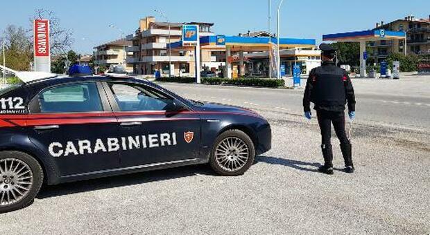 Guida drogato e provoca un incidente, un automobilista di 58 anni denunciato dai carabinieri