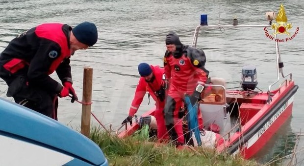 A 16 anni muore annegato nel fiume: il corpo recuperato a 5 metri di profondità