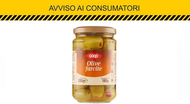 Solfiti non dichiarati in etichetta: richiamate confezioni di olive farcite Coop