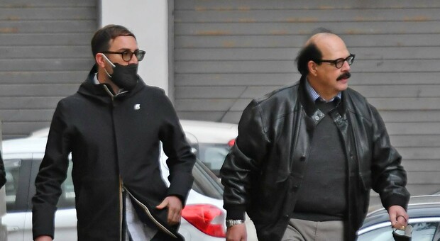 Il farmacista Alberto Angelini con l avvocato Alessandro Angellozzi all arrivo al palazzo di giustizia