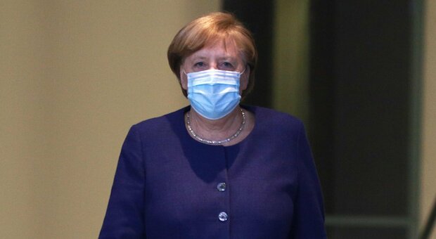 Angela Merkel rifiuta il vaccino Astrazeneca: «Ho 66 anni, non è consigliato per questa fascia d'età»