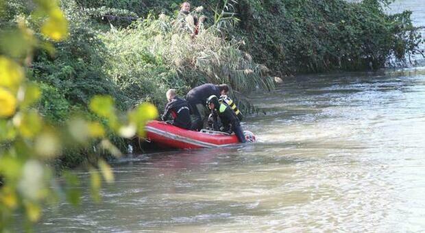 Finiscono con l'auto nel fiume Trebbia, morti quattro ventenni nel Piacentino
