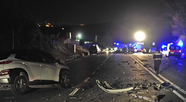 L’Audi si trasforma in una bomba Due ragazzi morti e cinque feriti