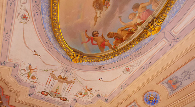 Un soffitto del palazzo dei conti Bernetti Evangelista, oggi resort di lusso a Fermo