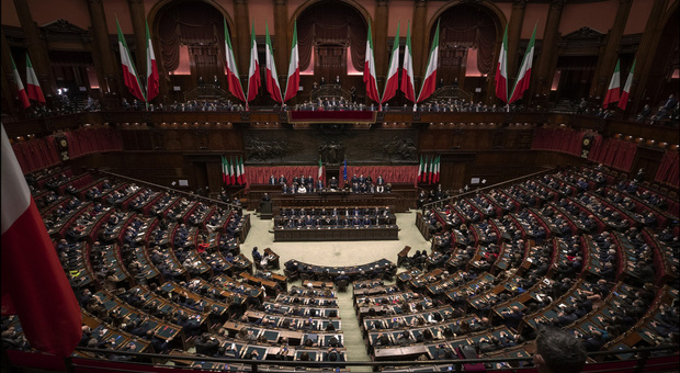 Manovra, via libera della Camera con 197 sì e 127 no: la legge di bilancio passa al Senato