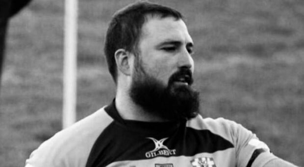 Giocatore di rugby muore dopo un placcaggio, tra i 200 sugli spalti la compagna incinta