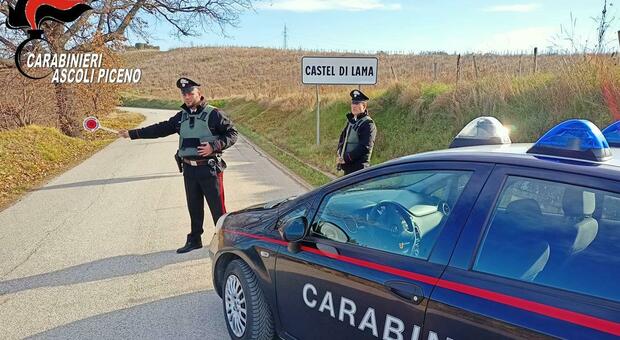 Castel di Lama, i carabinieri vedono lo spaccio in diretta: insospettabile preso con hashish e marijuana