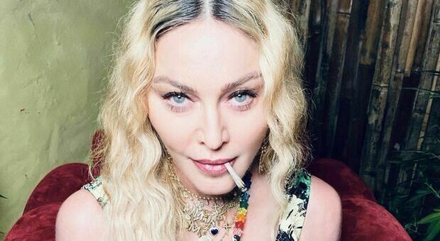 Madonna compie 62 anni e festeggia in Giamaica tra cocktail e marijuana ma senza mascherine