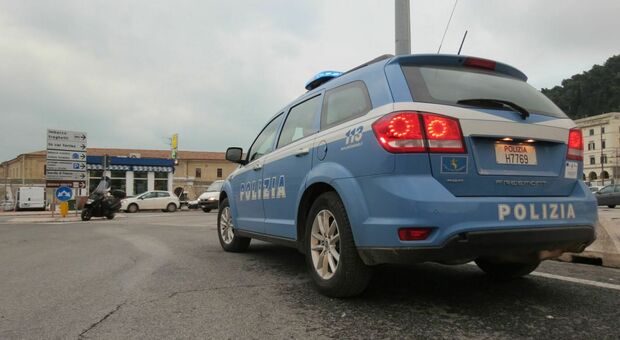 La polizia di Ancona nella zona del Mandracchio