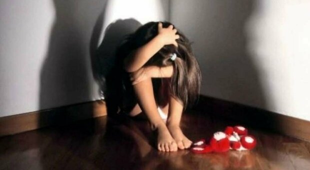 Bambina di 10 anni incinta dopo lo stupro, arrestato lo zio. Polemiche per l'aborto al quinto mese