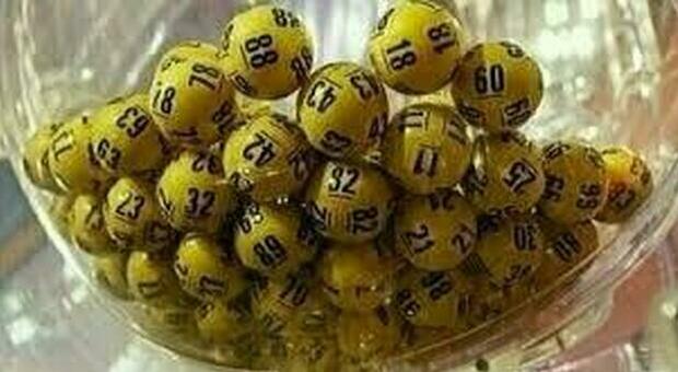 Lotto, SuperEnalotto (jackpot oltre 138 milioni), 10eLotto, Extra e Simbolotto: estrazione di numeri e combinazione vincenti