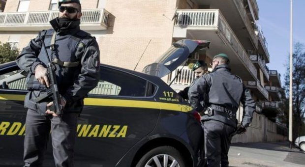 Gioco d'azzardo, armi e droga, blitz contro il crimine organizzato: arresti e sequestri anche nelle Marche