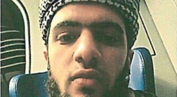 Shalabi Issam Elsayed Elsayed Abouelamayem, egiziano, di 22 anni, lupo solitario ritenuto organico all Isis