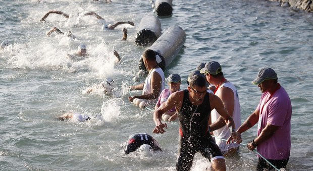 Triathlon, atleta olandese muore durante gara in Sardegna