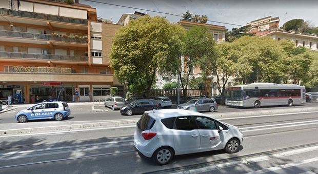 Roma, insegnante si getta dal terzo piano a viale Trastevere