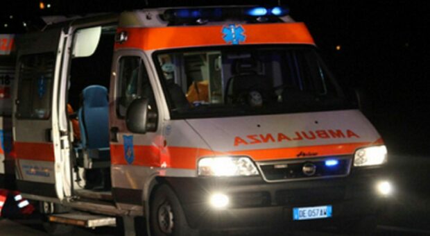 Una ambulanza in servizio di notte