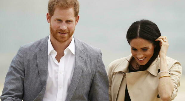 Harry vuole di nuovo la scorta: scontro con la Royal Family. «Il principe vorrebbe tornare a casa in sicurezza»