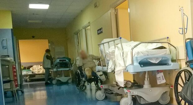 All ospedale Carlo Urbani un 50enne non vaccinato: è in isolamento al Pronto soccorso e ha difficoltà respiratorie