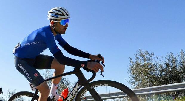 Il ciclista di San Costanzo Giovanni Carboni con la maglia azzurra della nazionale