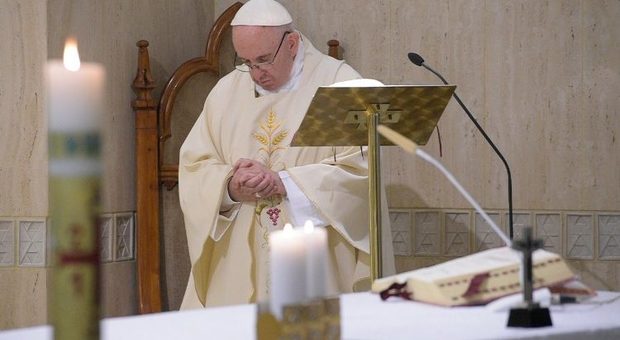 Papa Francesco ai politici chiede di avere coraggio e non approvare leggi sull'aborto