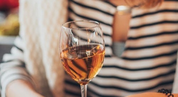 Le donne attratte dagli alcolici sono in crescita, soprattutto le più giovani
