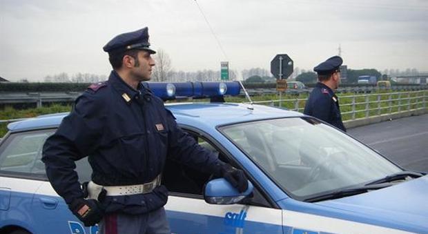 Ancona, minaccia di lanciare acido ai volontari che l'assistono: arrestato