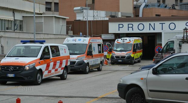 Ambulanze all'ospedale di Torrette