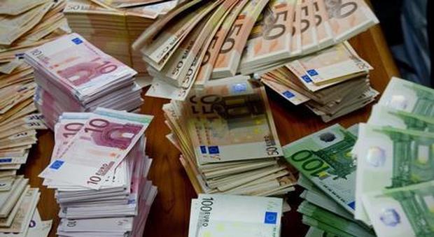 Riceve Uno Stipendio Da 225mila Euro Per Errore Colf Prende I Soldi E Scappa