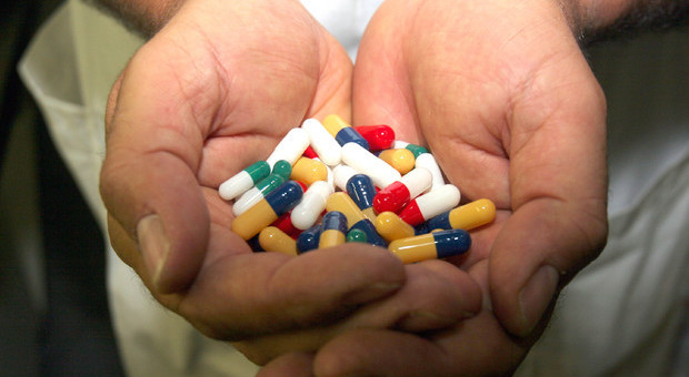 Un farmaco su due è preso in modo sbagliato, 195.000 morti in Europa ogni anno