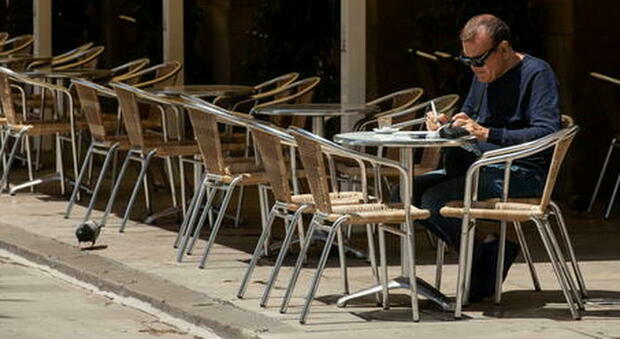 Covid in Spagna, la Catalogna chiude tutti i bar e i ristoranti per 15 giorni