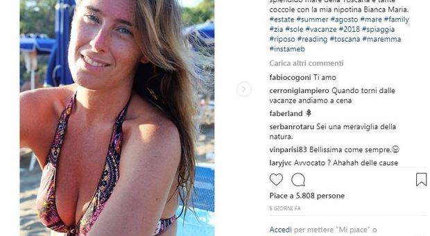 Maria Elena Boschi, tenera zia in spiaggia: sorrisi e relax con la nipotina Foto