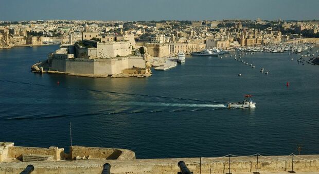 Variante Delta, studenti italiani bloccati a Malta: aumenta il focolaio, 130 in quarantena