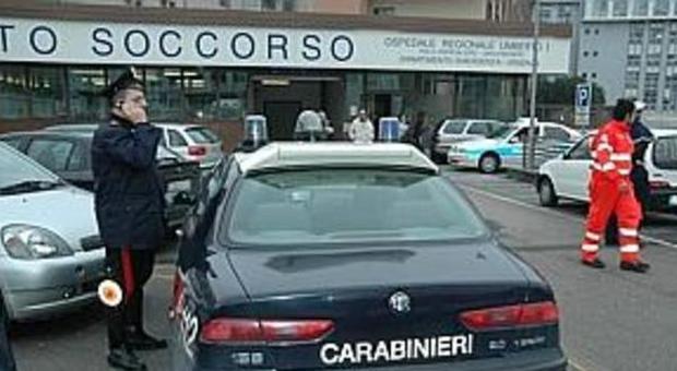 I carabinieri davanti al Pronto soccorso