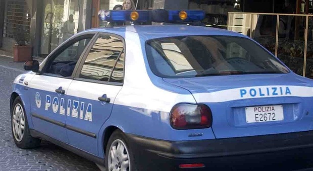 Porto Sant'Elpidio, borsa rubata con il proprietario ancora in auto: coppia inseguita, individuata e denunciata