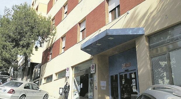 Ancona, il Salesi perde pezzi: scoppia il rogo in ascensore, allarme in Chirurgia