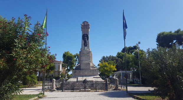Monumento in piazza Mentana: troppe spese, salterà il restauro