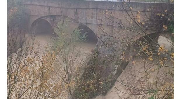 Maltempo, la perturbazione sta lasciando le Marche: fiumi sotto controllo, solo il Musone è in aumento per effetto della piena (Nella foto: il fiume Potenza oggi)