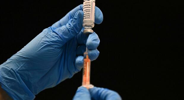 Il vaccino protegge dal contagio «ma anche dal long Covid»: la ricerca britannica