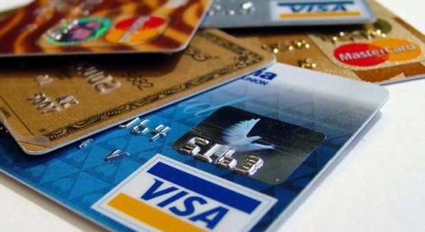 Niente più costi extra per i pagamenti con carte di credito: ecco cosa cambia