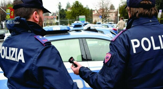 Pesaro, il poliziotto fuori servizio incastra il pusher pendolare: condizionale già "bruciata", finisce in carcere