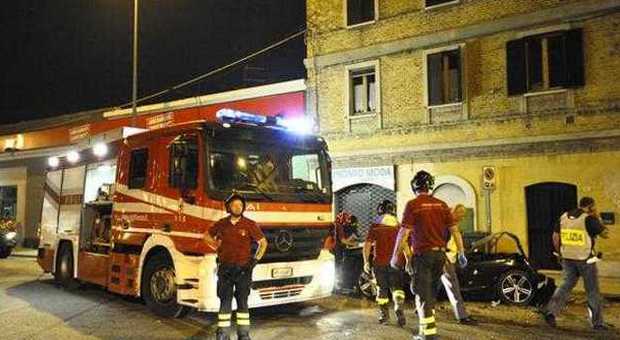 Incendio doloso distrugge un furgone Paura nella notte a Bivio Cascinare