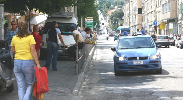Il ladro seriale è stato fermato dalla polizia in piazza d'Armi