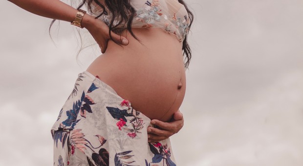Donna incinta di due gemelli scopre di avere due uteri: «Un caso ogni 50 milioni»