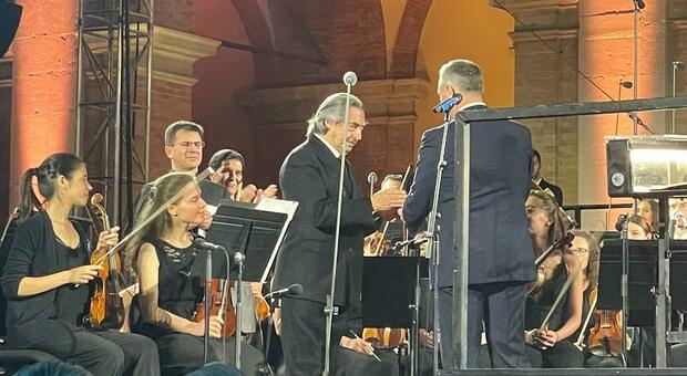 Note di pace, il Maestro Riccardo Muti incanta. Anche un'onorificenza dell'ambasciatore ucraino